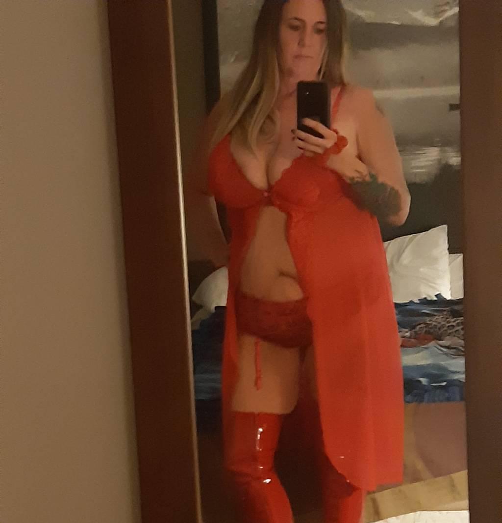 Feb 15-17 Sexy Cougar on the PROWL!! Experienced ~ mature ~
