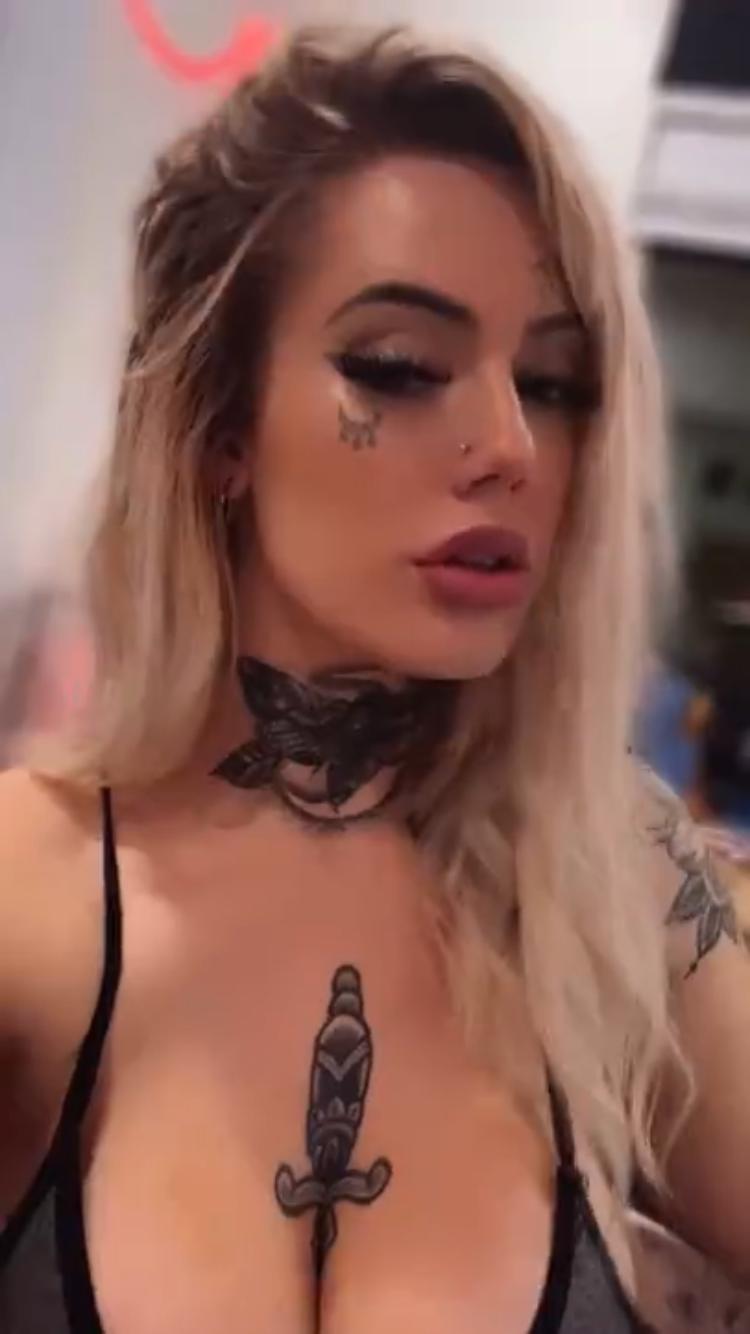 Hotties Escort Girl Available HMU 🍆🍑👅🥰